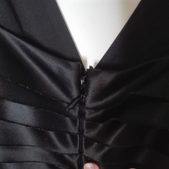 BCBG body con bandage - Picture 3 of 7